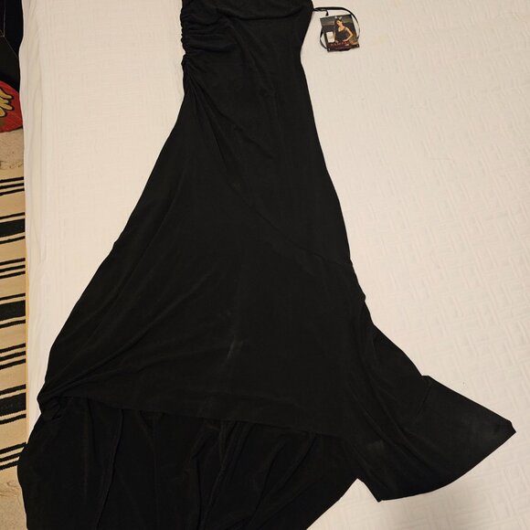 Single shoulder strap night gown. - Picture 3 of 5